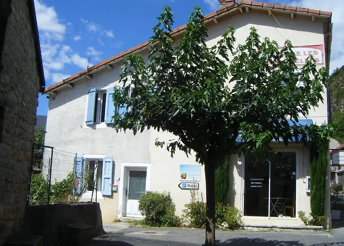 Les Cardabelles فندق مبيت وإفطار 3*