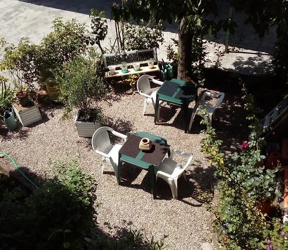 Les Cardabelles فندق مبيت وإفطار 3*